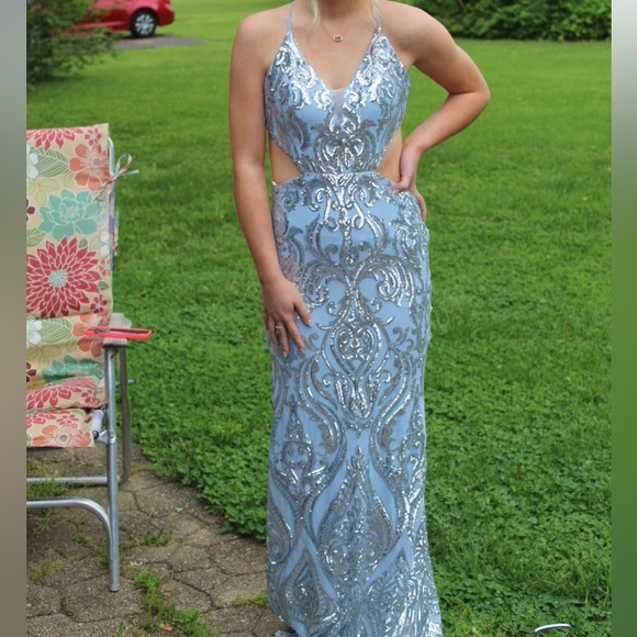 Windsor Dresses Selling This Pretty Prom Dress Fits Very True To